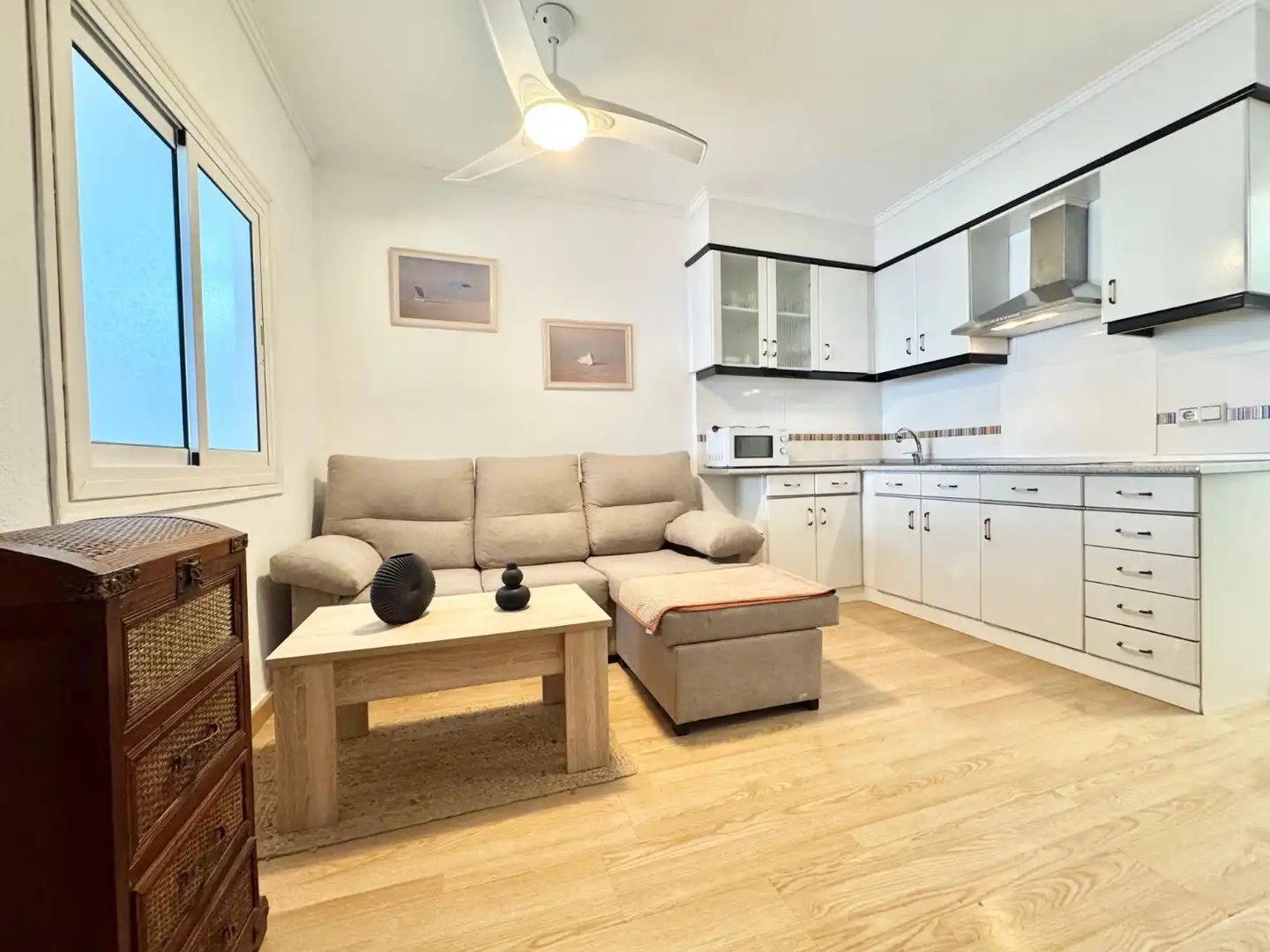 Living room of Flat for rent in Santa Pola  with Heating, Parquet flooring and Terrace