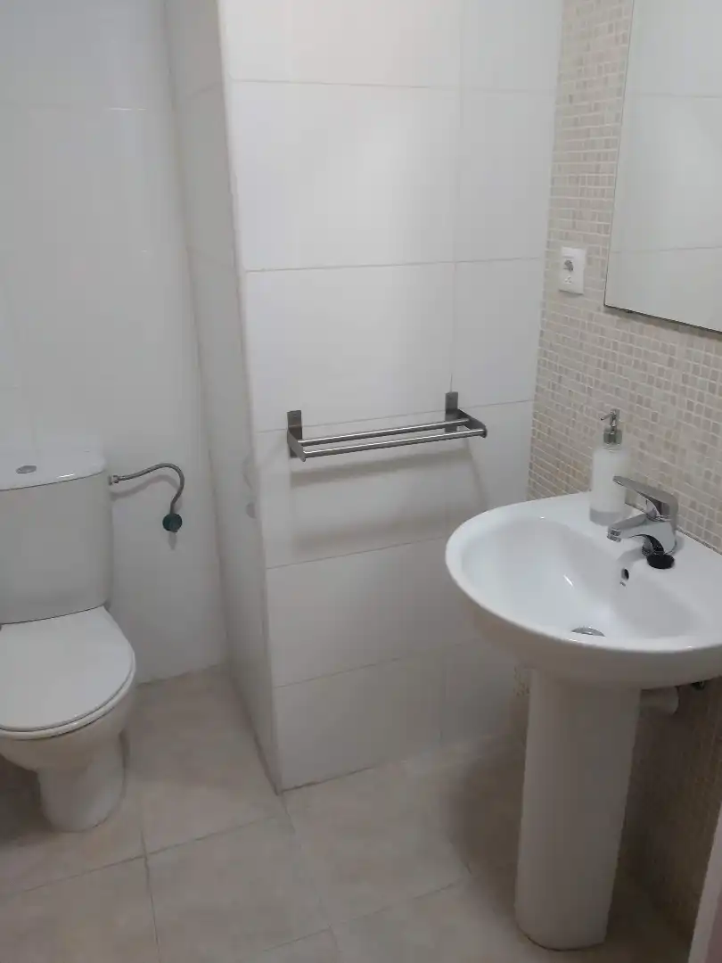 Badezimmer von Dachboden zum Verkauf in Cambrils mit Klimaanlage, Heizung und Terrasse
