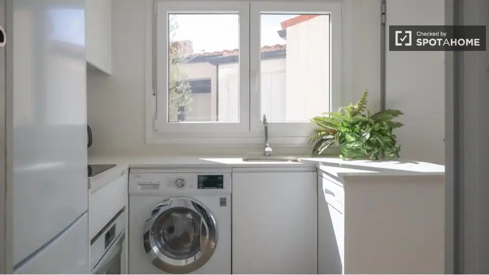 Flat with terrace to rent in Tetuán, imagen 13