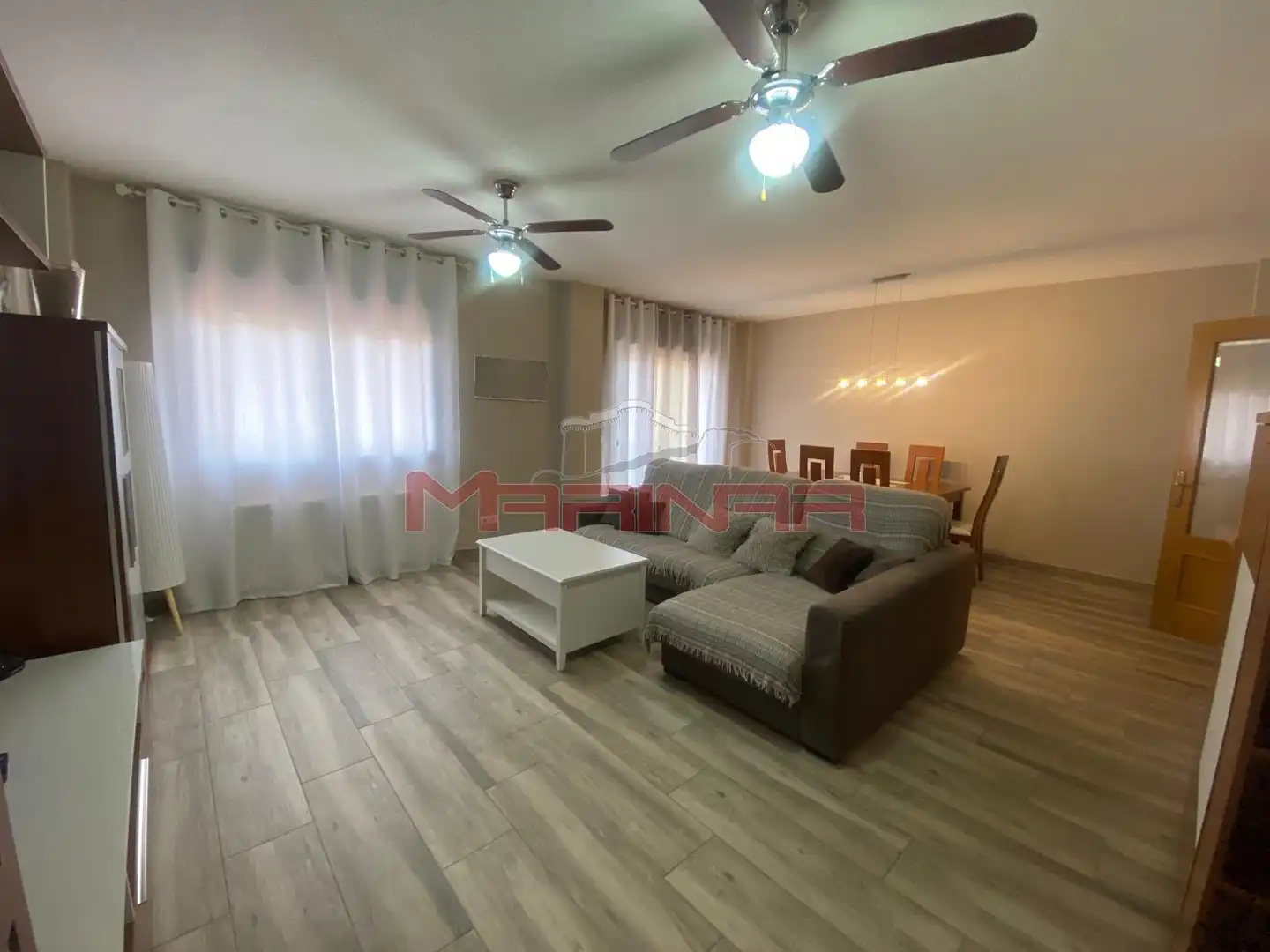Sala d'estar de Casa adosada en venda en Seseña amb Calefacció, Jardí privat i Terrassa