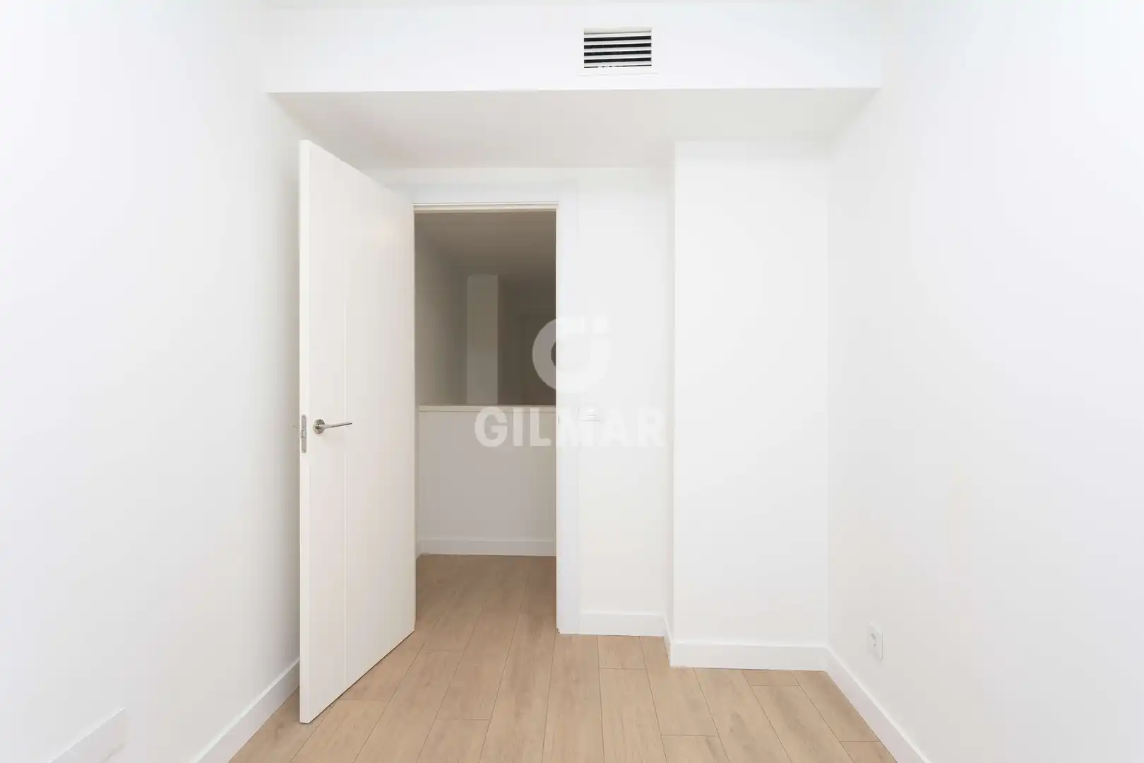 Habitación de Dúplex en venta en Madrid con Calefacción