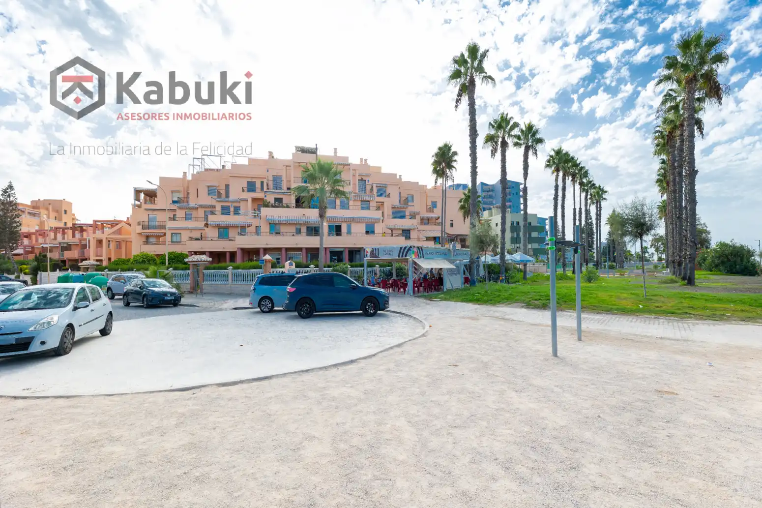 Außenansicht von Wohnung zur Miete in Salobreña mit Privatgarten, Terrasse und Schwimmbad