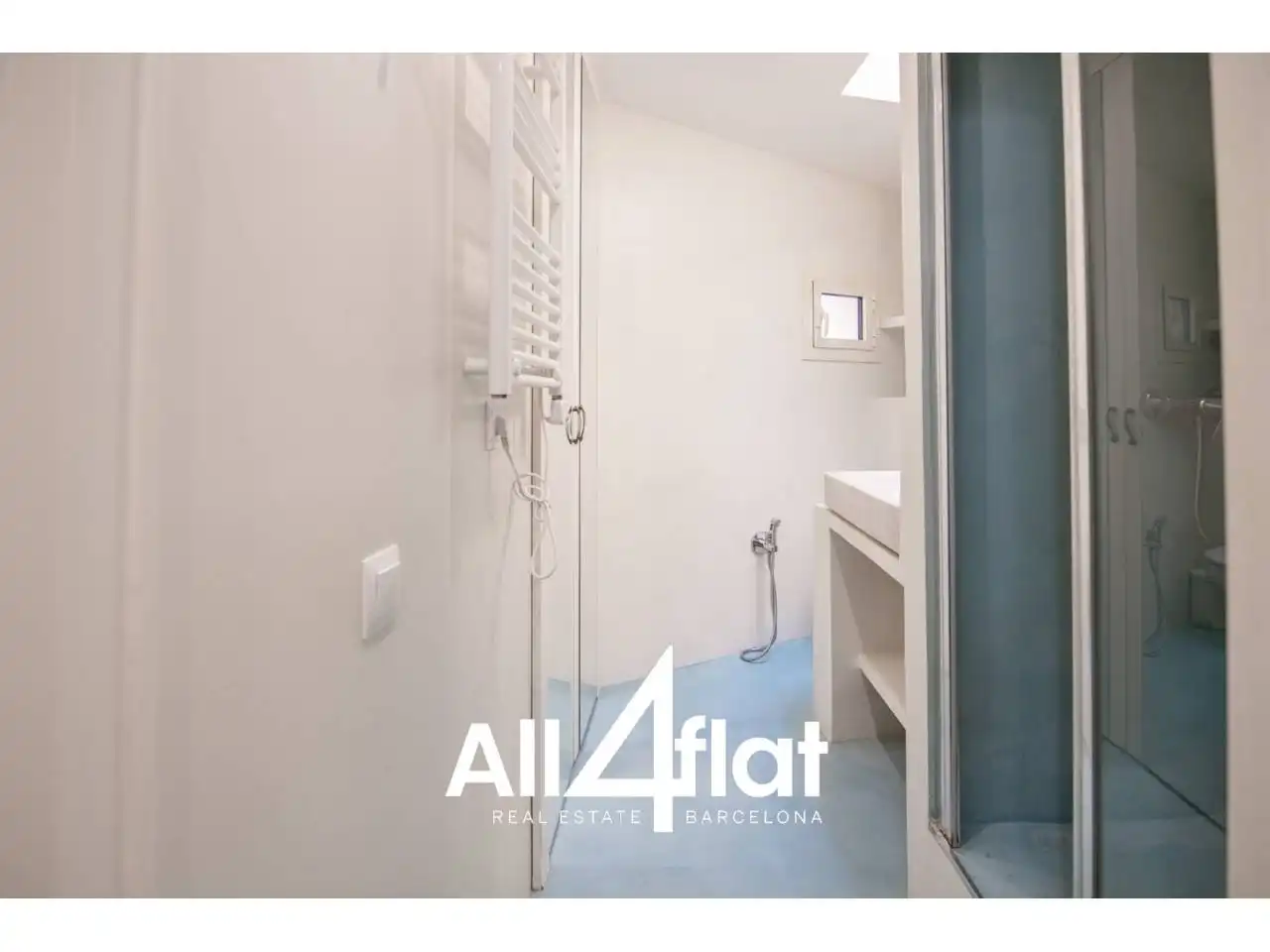 Bathroom of Flat for sale in Barcelona  with Air Conditioner, Parquet flooring and Terrace