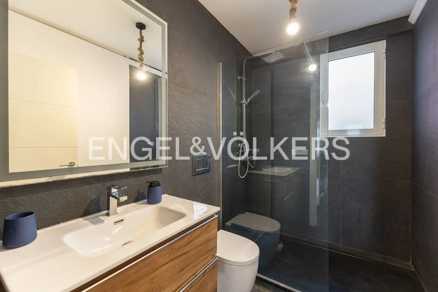 Baño de Piso en venta en Valencia con Aire acondicionado, Calefacción y Balcón