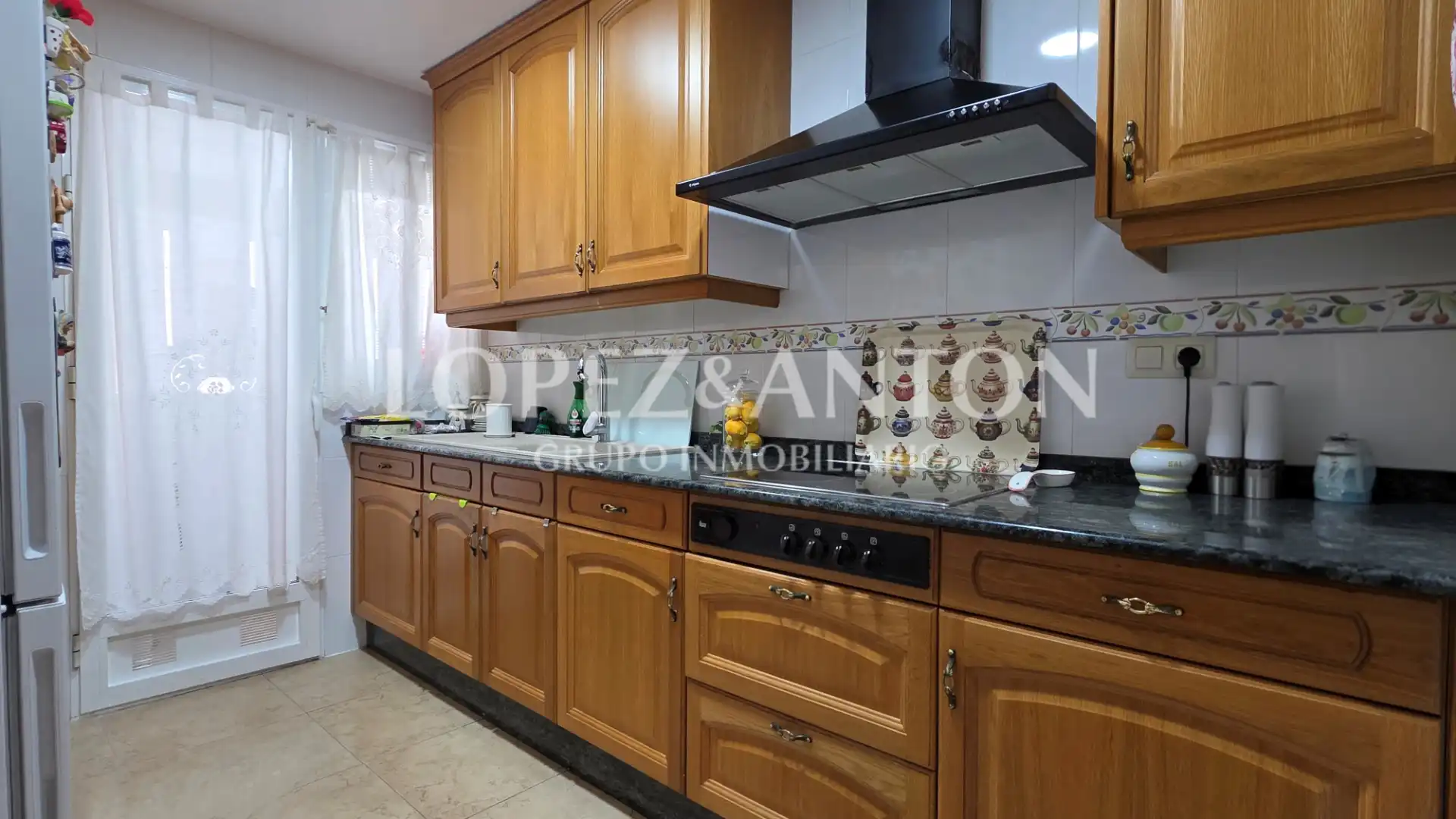 Kitchen of Flat for sale in L'Eliana  with Air Conditioner, Oven and Balcony