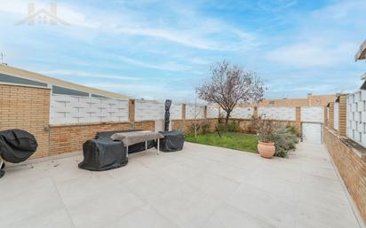 Terrassa de Casa adosada en venda en Arroyomolinos (Madrid) amb Aire condicionat, Calefacció i Jardí privat