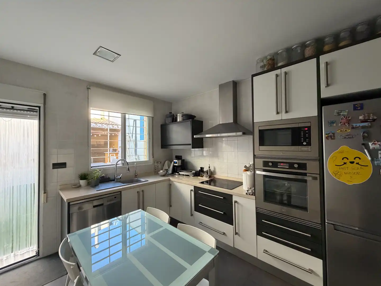 Cocina de Casa o chalet en venta en Moncada con Aire acondicionado, Calefacción y Jardín privado