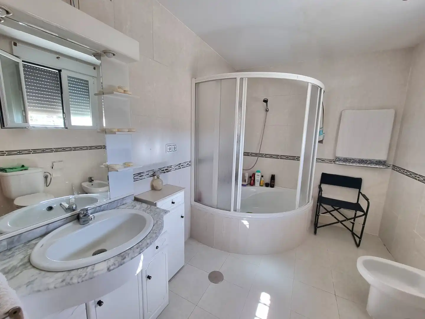 Bany de Casa o xalet en venda en Escalona amb Aire condicionat, Jardí privat i Traster