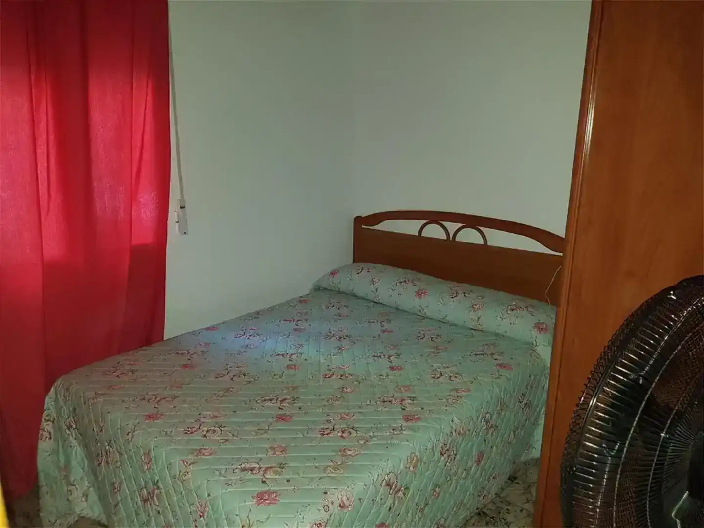 Dormitori de Casa adosada en venda en Madrigal de la Vera amb Aire condicionat