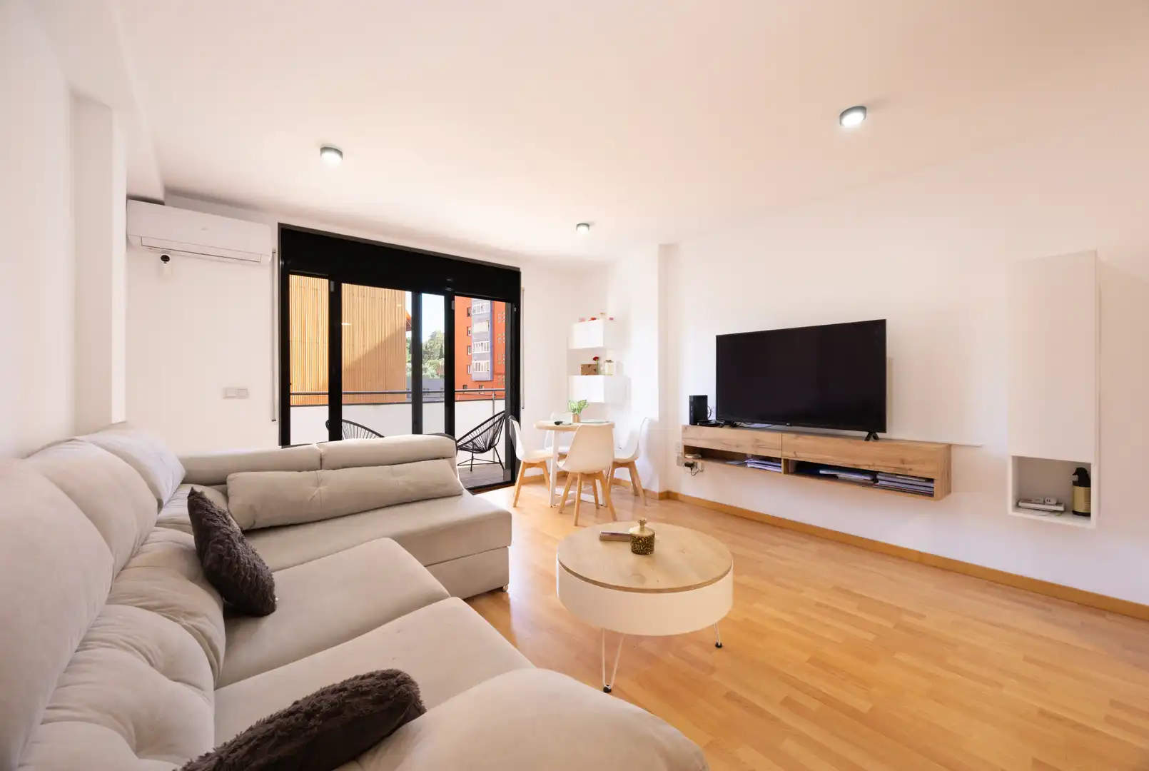Living room of Flat for sale in Figueres  with Air Conditioner, Heating and Terrace