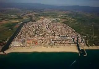 Exterior view of Flat for sale in Empuriabrava  with Air Conditioner, Terrace and Furnished