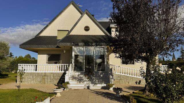 Casa-chalet en Venta en Galindo y Perahuy