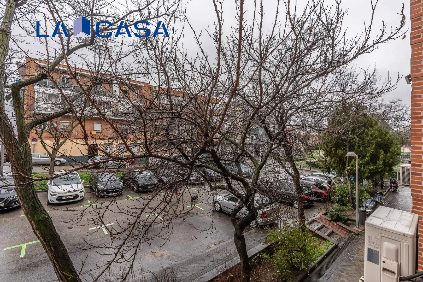 Vista exterior de Pis en venda en Madrid amb Calefacció