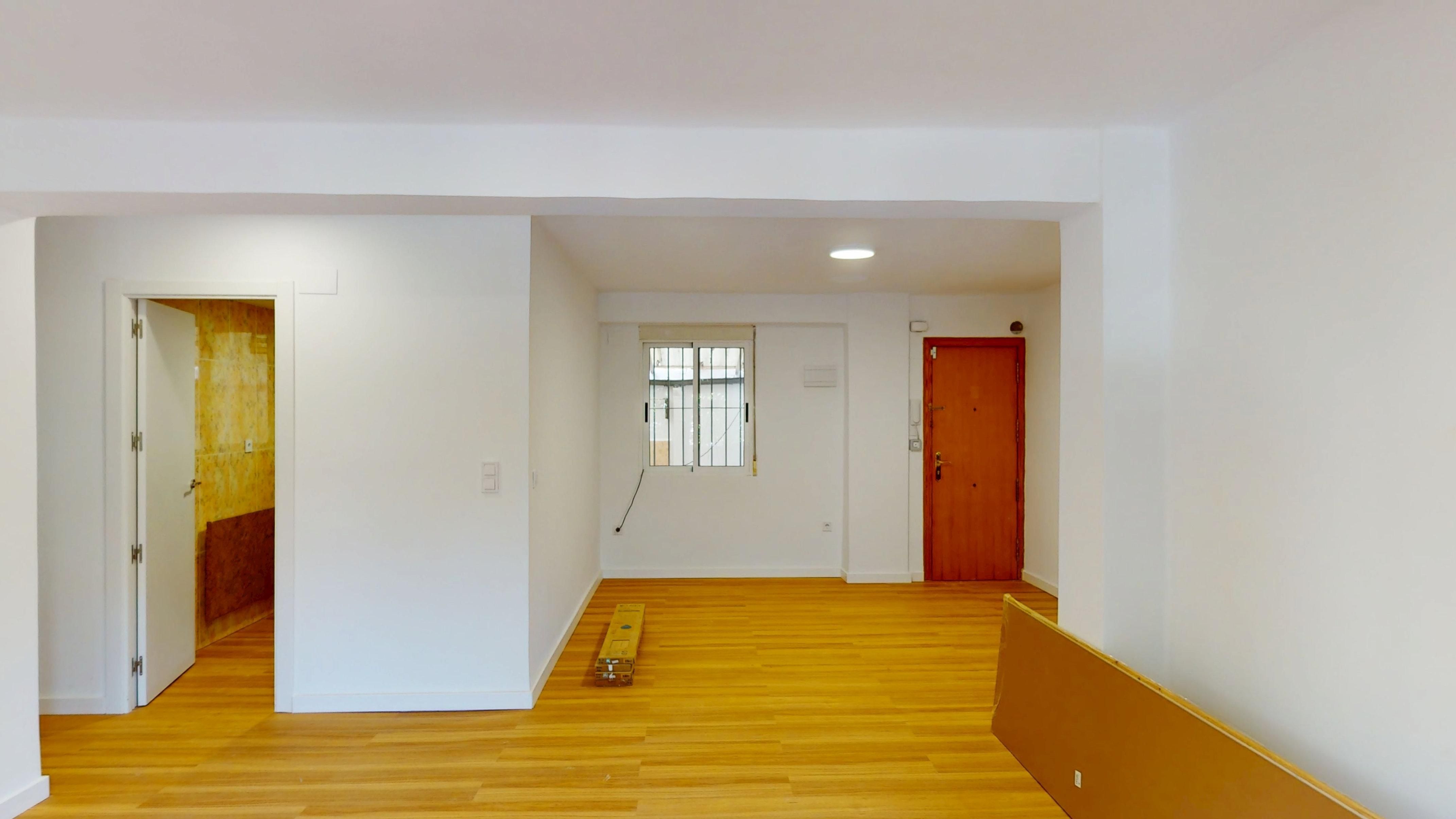 Flat for sale in  Valencia Capital  with Terrace and Balcony