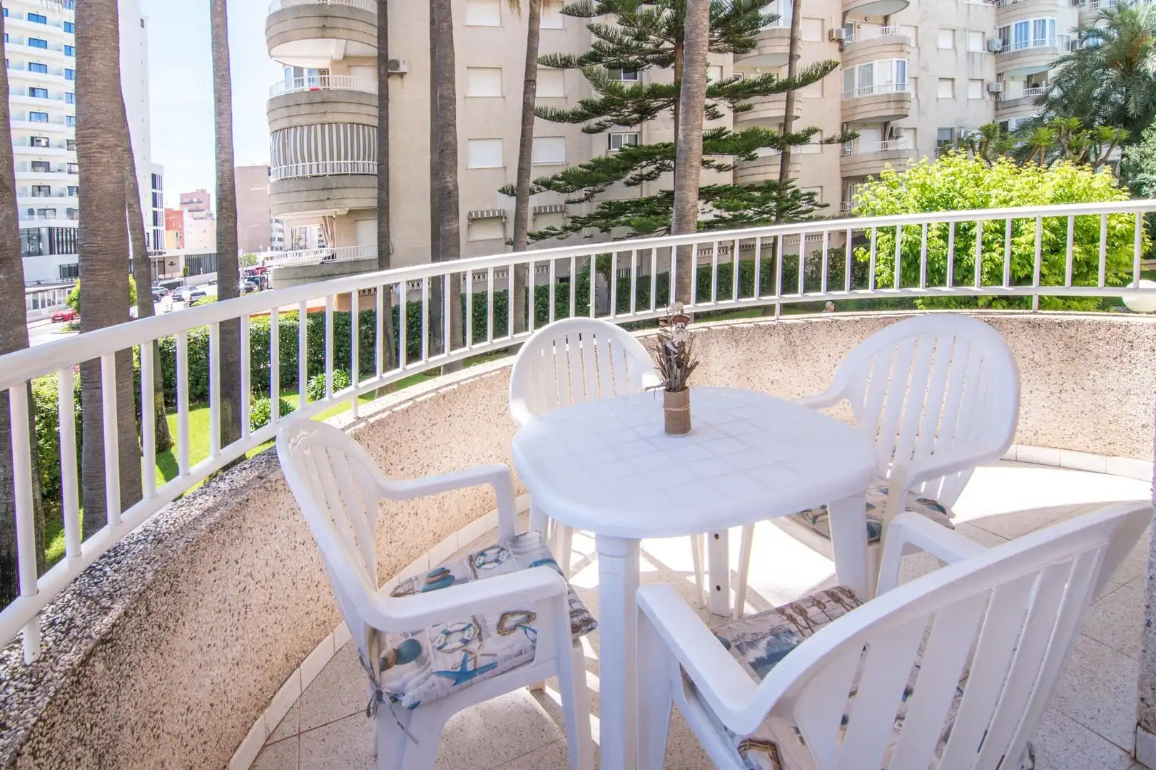 Terrasse von Wohnungen zum Verkauf in Gandia mit Klimaanlage, Privatgarten und Terrasse