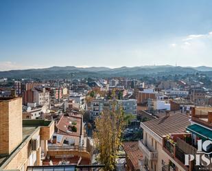 Vista exterior de Àtic en venda en Sant Cugat del Vallès amb Calefacció, Parquet i Terrassa