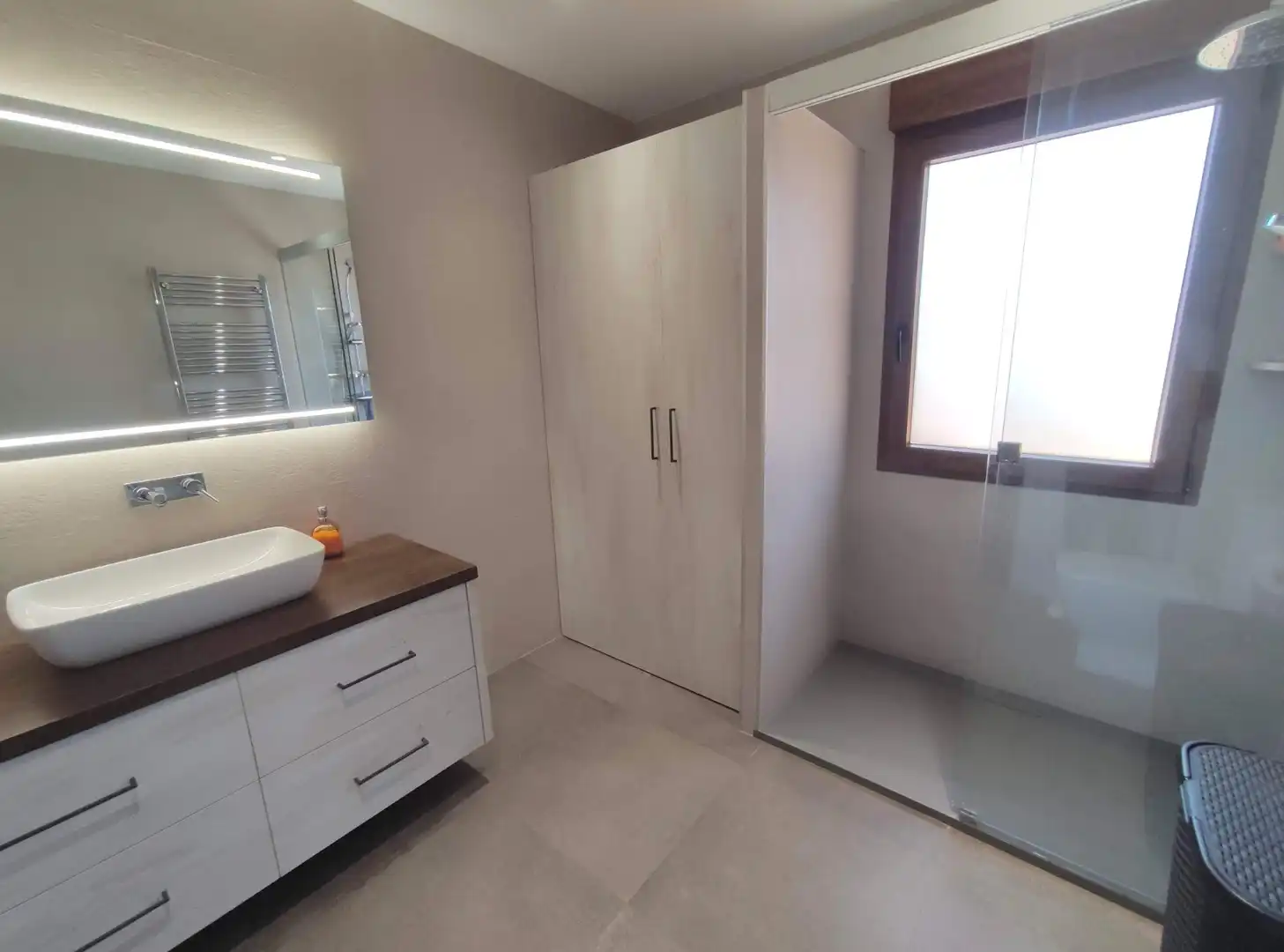 Bany de Casa o xalet en venda en Elche / Elx amb Aire condicionat, Calefacció i Jardí privat
