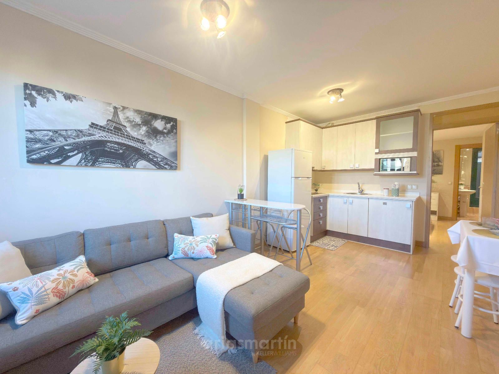 Sala d'estar de Oficina en venda en Salamanca Capital amb Calefacció, Terrassa i Moblat