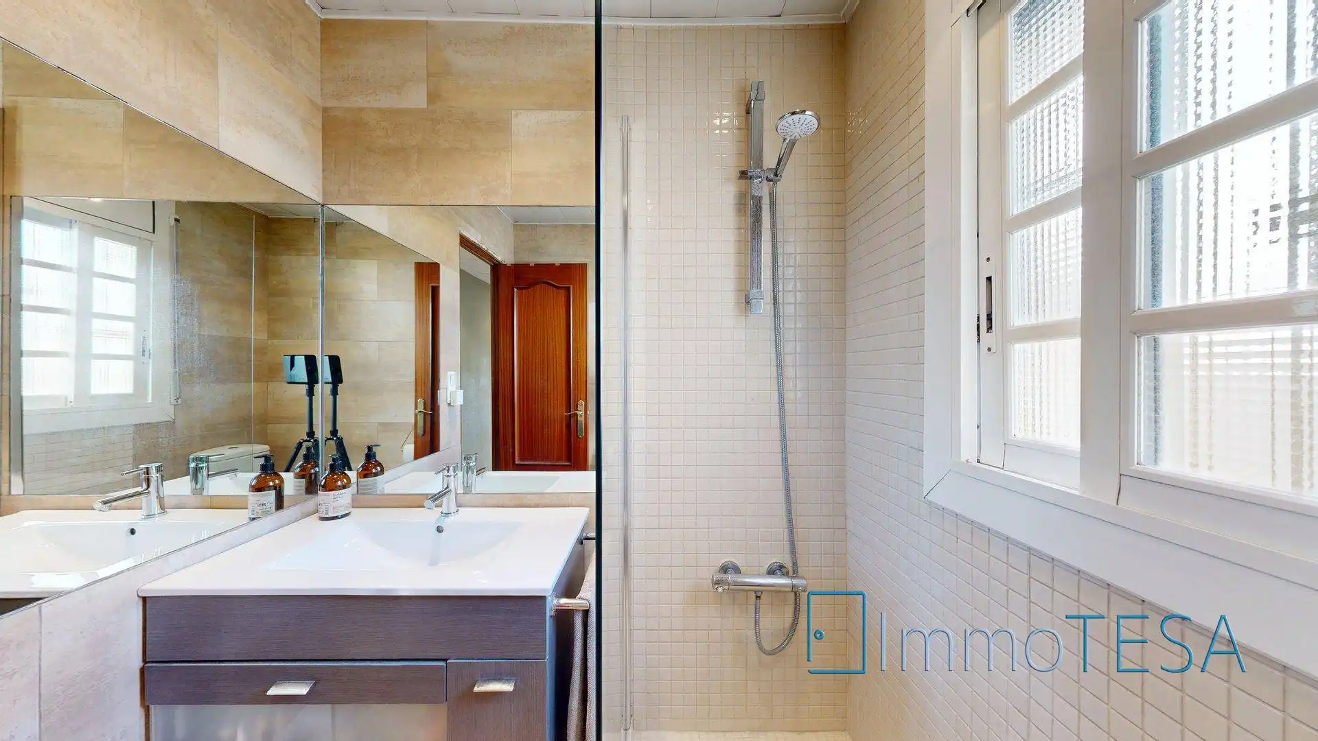 Bathroom of Flat for sale in Sabadell  with Air Conditioner, Heating and Parquet flooring
