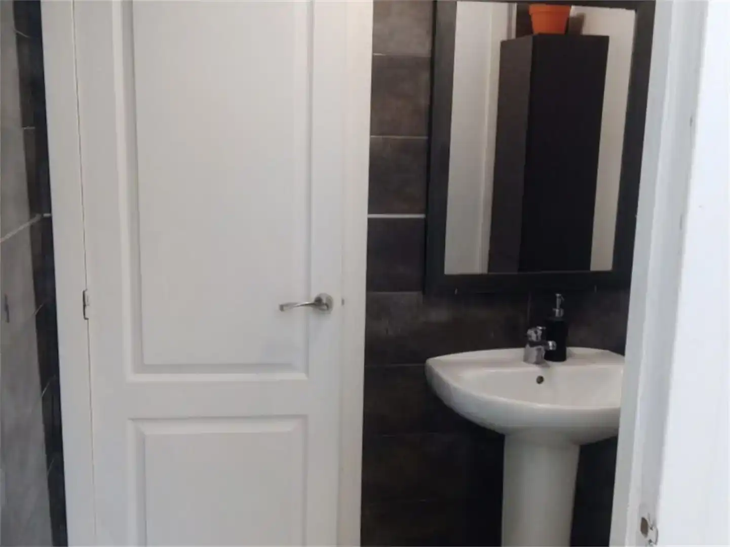Badezimmer von Geschaftsraum zur Miete in Gijón  mit Möbliert