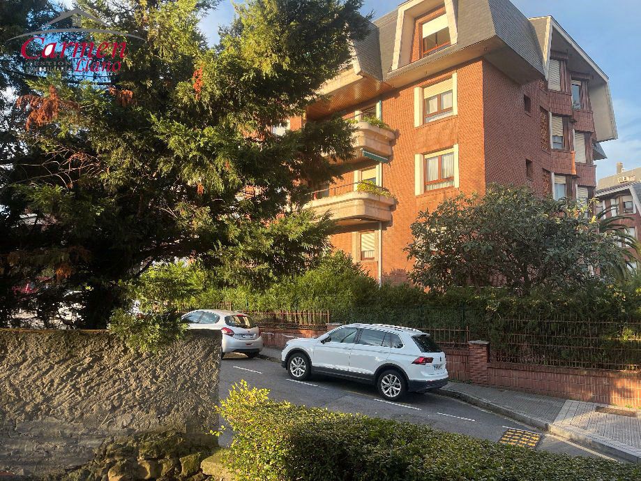 Vista exterior de Pis en venda en Getxo  amb Calefacció i Traster