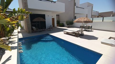 Villa independiente de 3 dormitorios con piscina privada en Daya Nueva