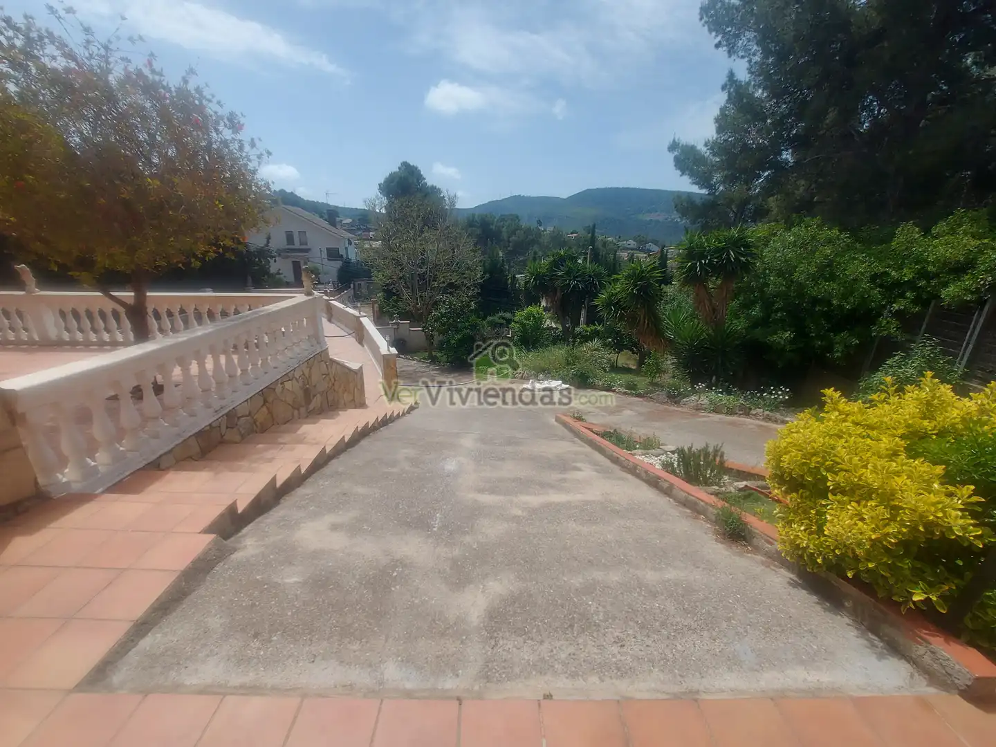 Vista exterior de Casa o xalet en venda en Vallirana amb Calefacció, Jardí privat i Terrassa