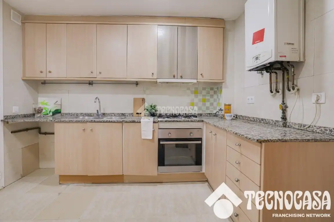Küche von Wohnung zum Verkauf in Barcelona mit Klimaanlage und Balkon