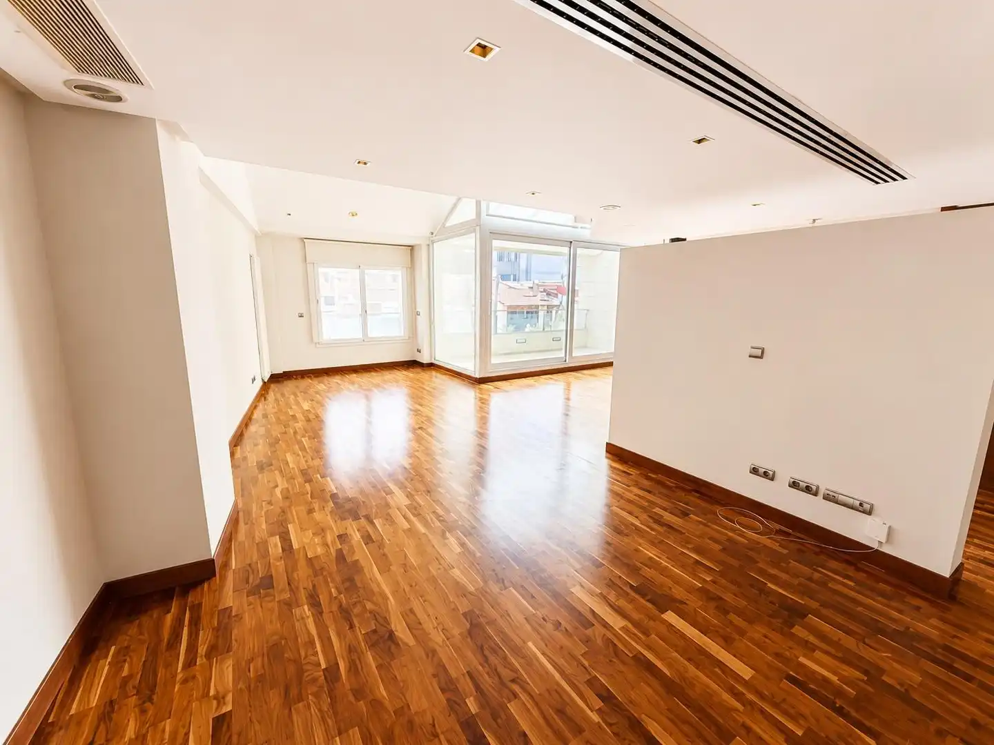 Sala d'estar de Àtic de lloguer en Alicante / Alacant amb Calefacció, Parquet i Terrassa