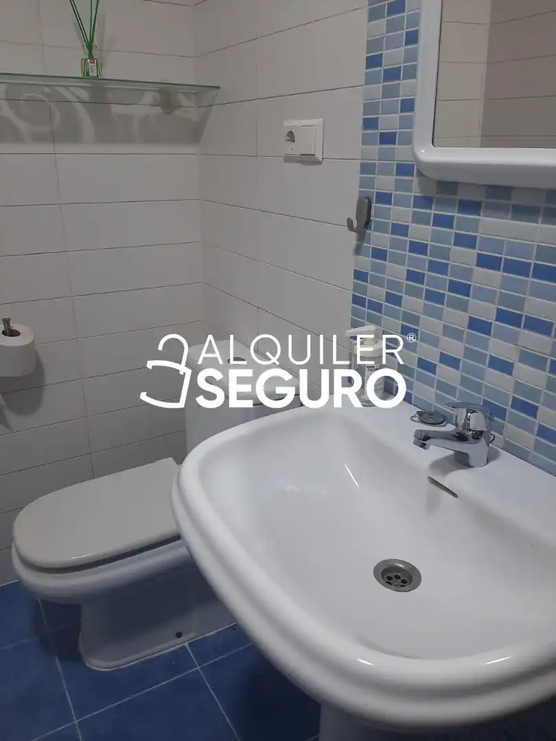 Baño de Piso de alquiler en Ronda con Amueblado