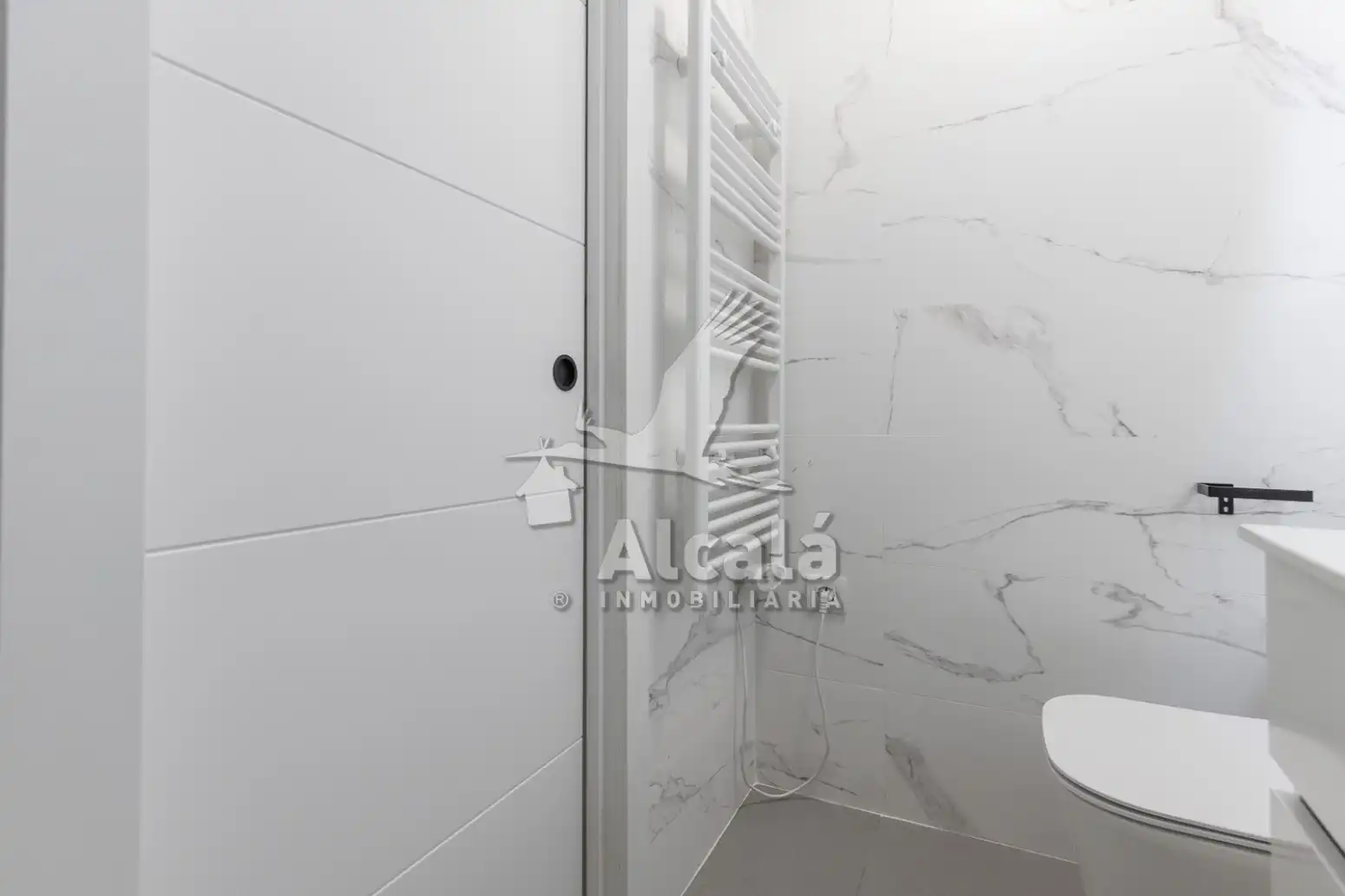 Bathroom of Flat for sale in Alcalá de Henares  with Heating