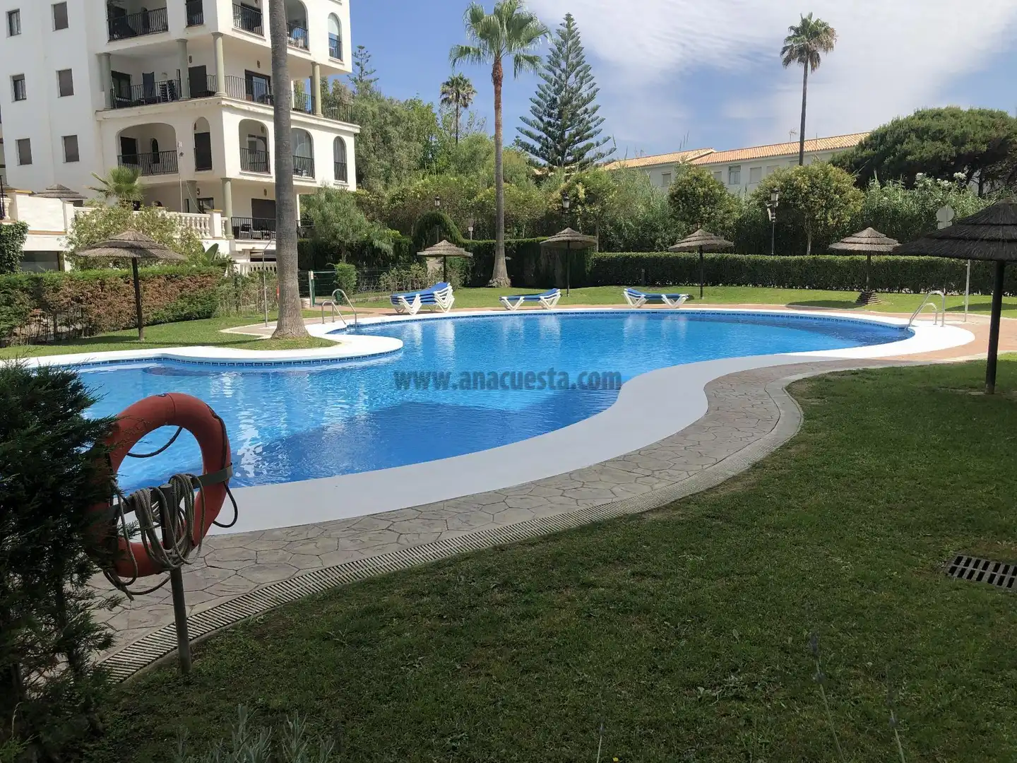 Apartamento con piscina en venta en Marina de la Duquesa, imagen 5