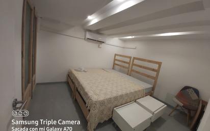 Bedroom of Flat to share in  Barcelona Capital  with Air Conditioner and Balcony