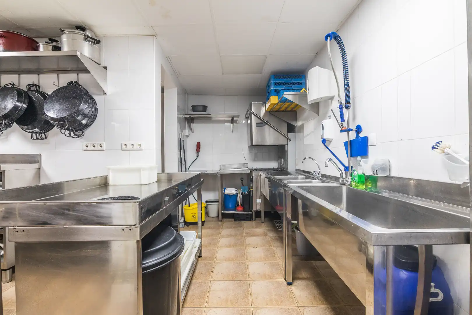 Cuina de Local en venda en Santa Pola amb Aire condicionat, Terrassa i Moblat