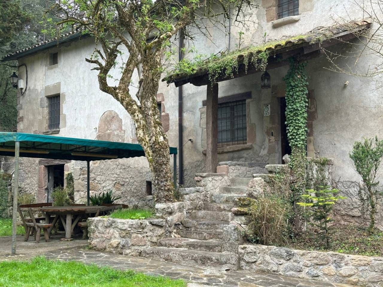 Vista exterior de Finca rústica en venda en La Quar amb Jardí privat, Terrassa i Alarma
