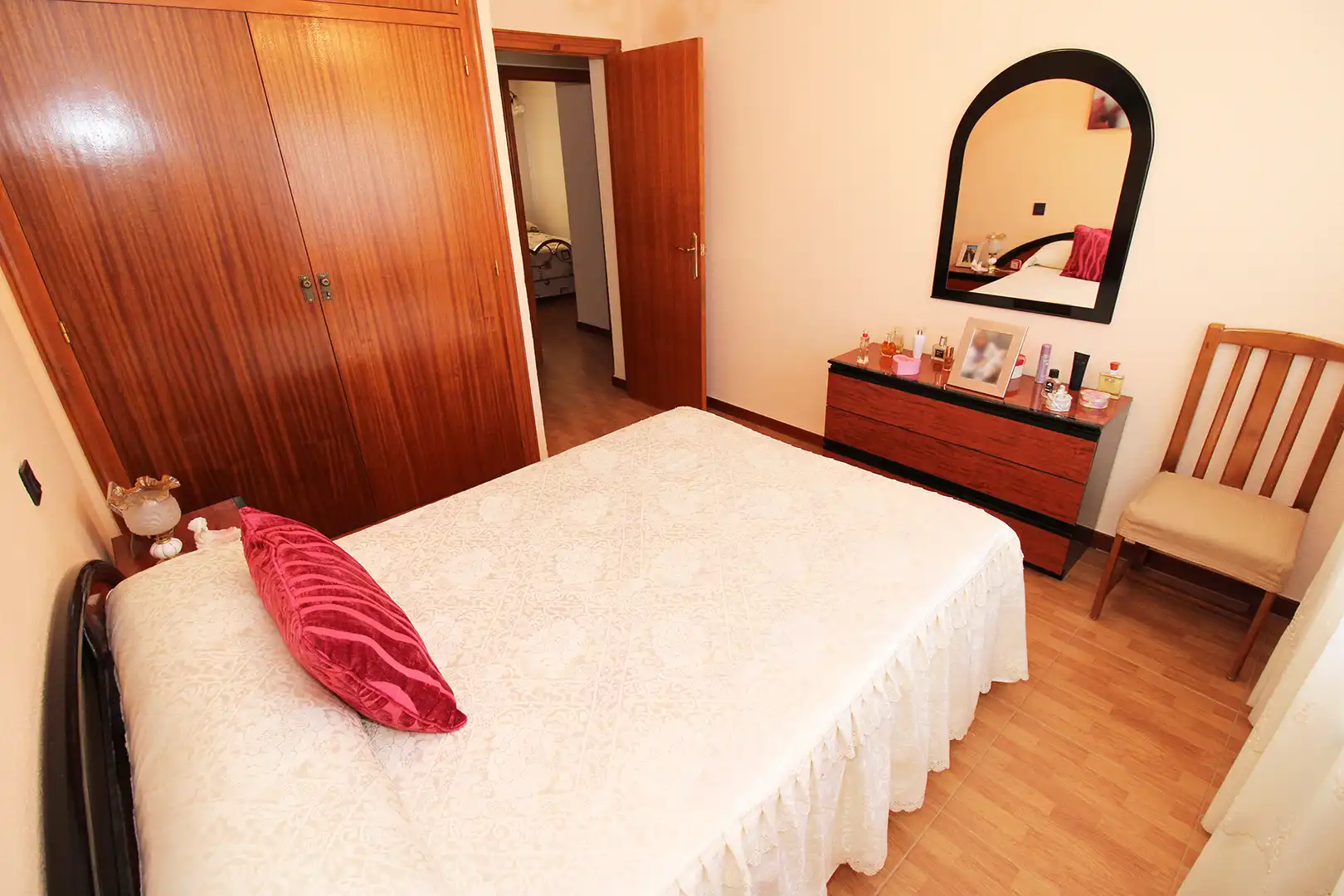 Schlafzimmer von Einfamilien-Reihenhaus zum Verkauf in Torremocha de Jarama mit Heizung, Privatgarten und Internet