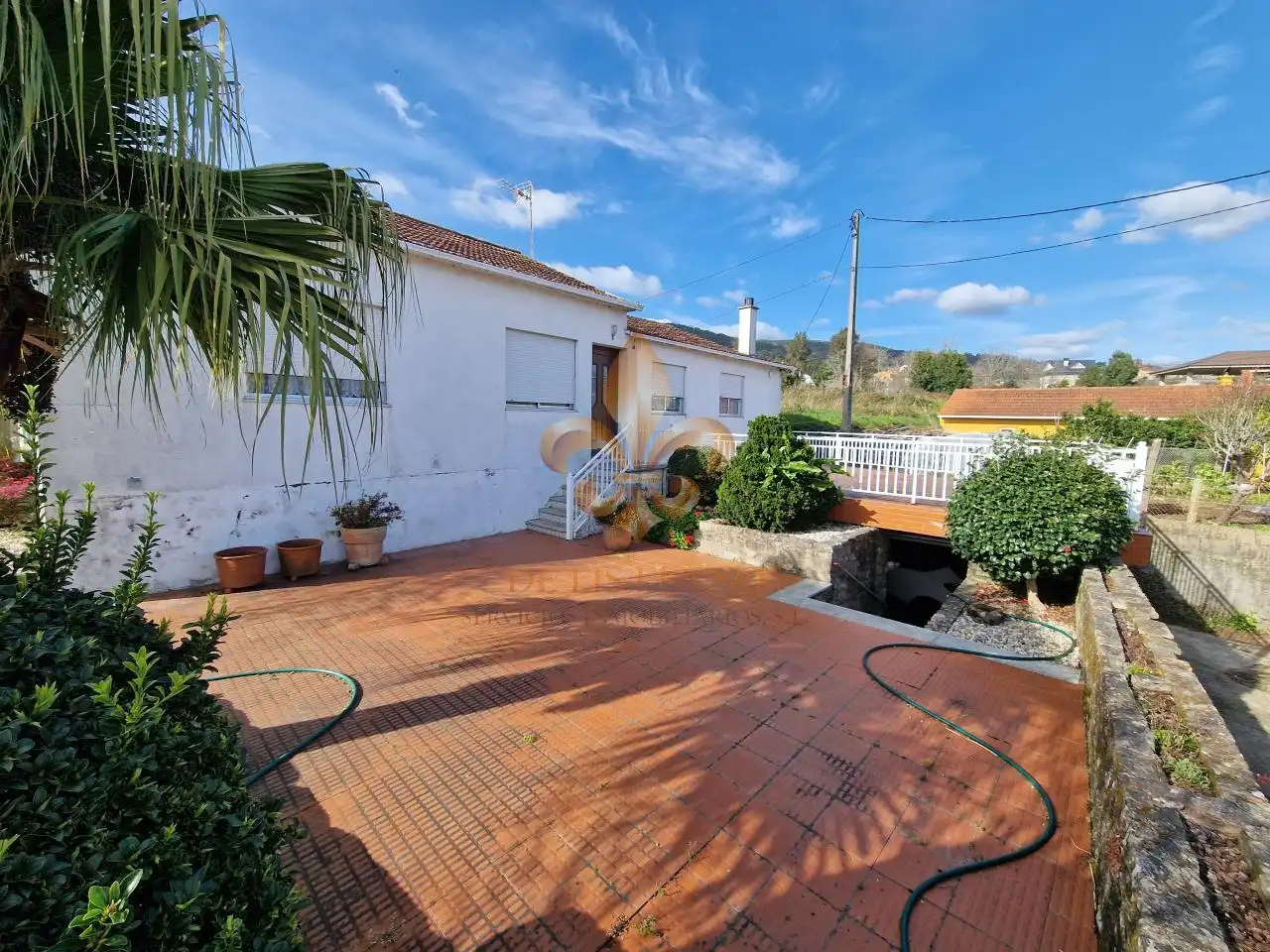 Vista exterior de Casa o xalet en venda en O Rosal   amb Calefacció, Jardí privat i Terrassa