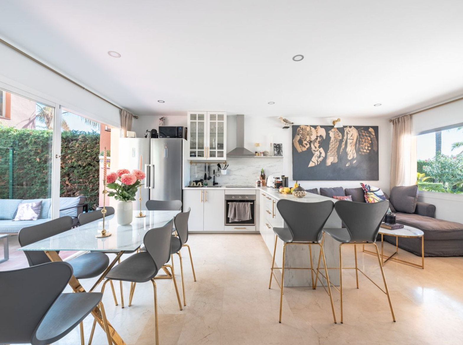 Menjador de Casa adosada en venda en Marbella amb Aire condicionat, Calefacció i Jardí privat