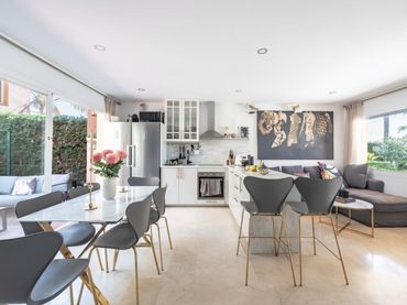 Maison mitoyenne avec piscine à vendre à Nueva Andalucía