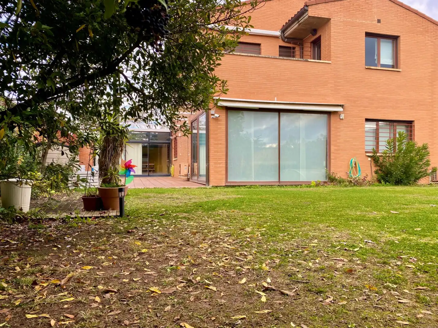 Außenansicht von Haus oder Chalet zum Verkauf in  Logroño mit Klimaanlage, Heizung und Privatgarten