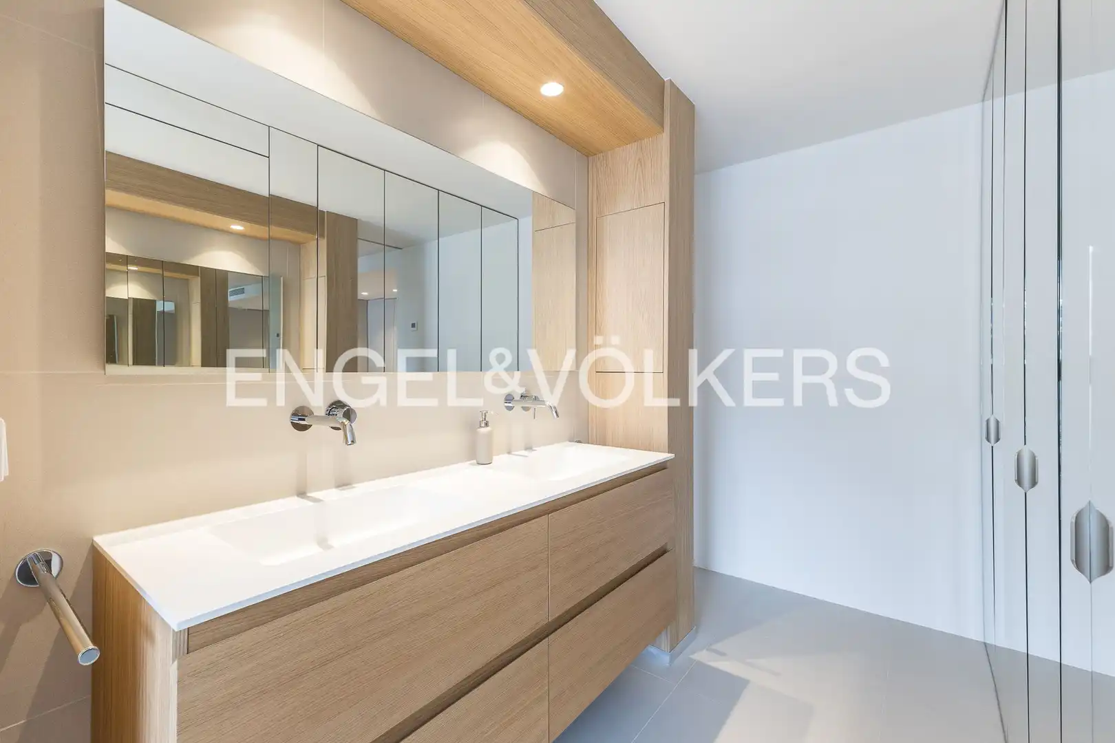 Baño de Piso en venta en Barcelona con Aire acondicionado, Calefacción y Jardín privado
