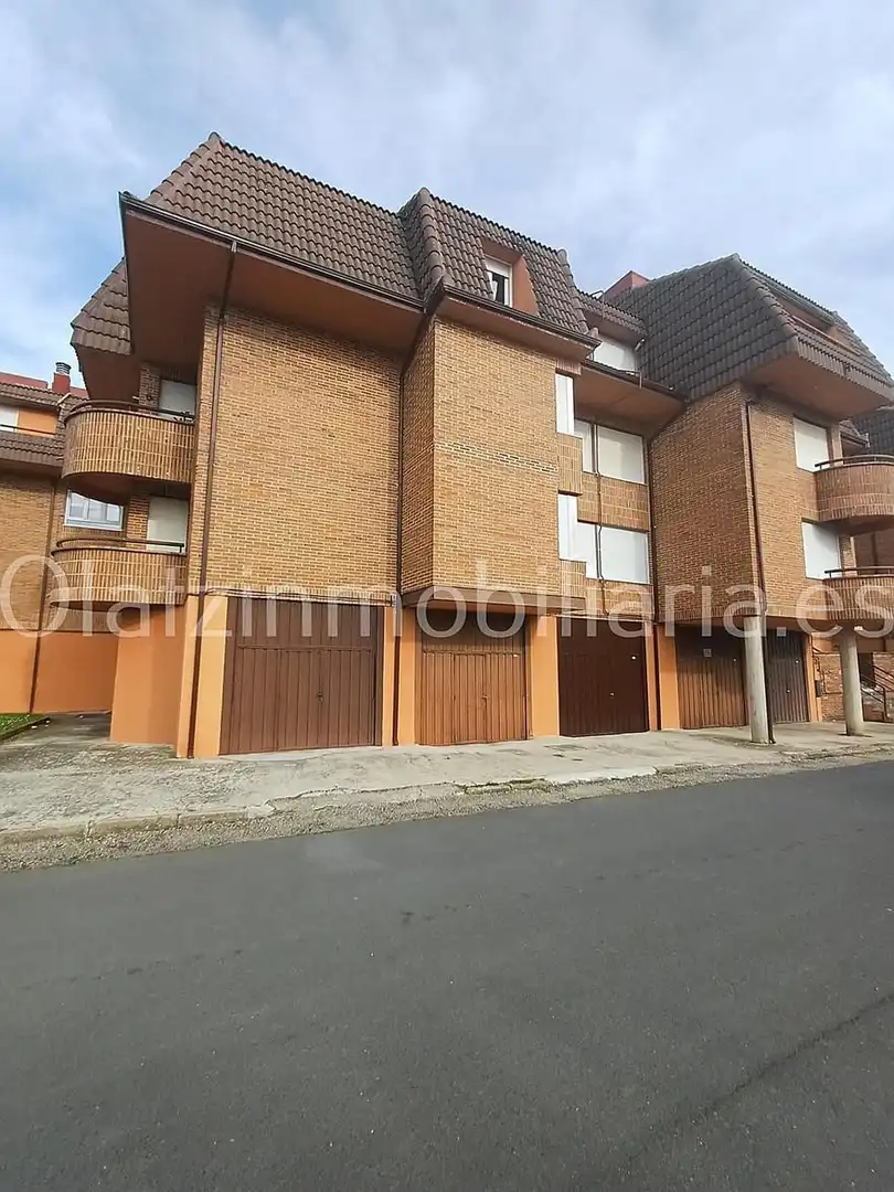 Parking of Flat for sale in Medina de Pomar  with Heating, Terrace and Community pool