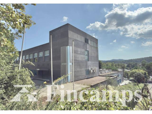 Nave industrial en Alquiler en Avenida Parc Tecnològic en Serraparera