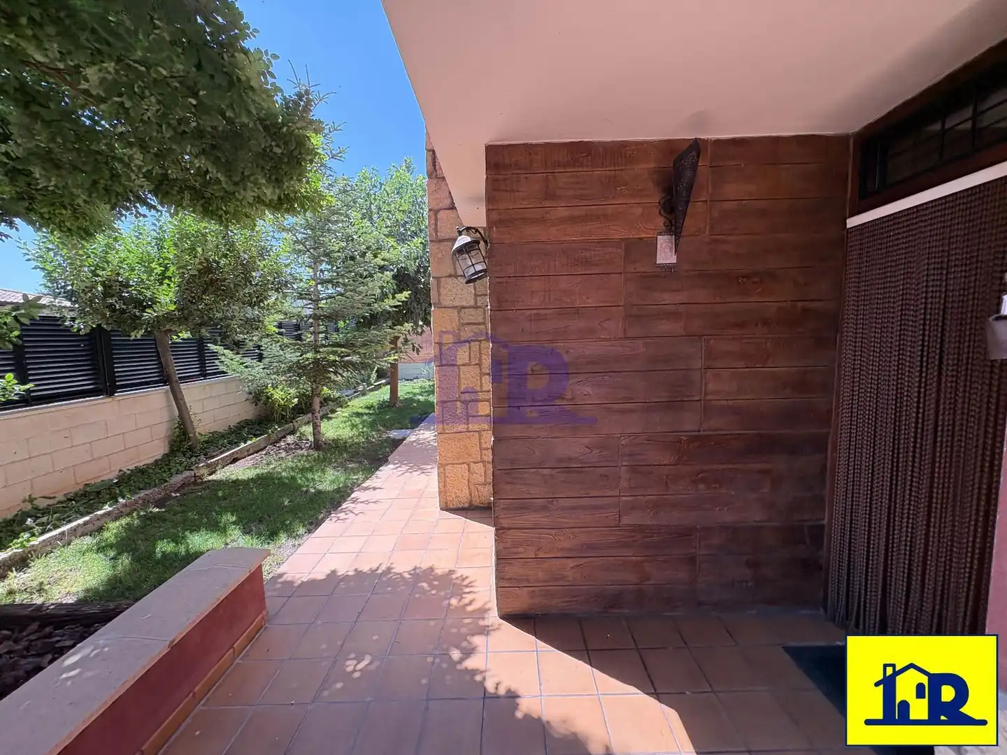 Vista exterior de Casa o xalet en venda en Sotorribas amb Calefacció, Jardí privat i Parquet