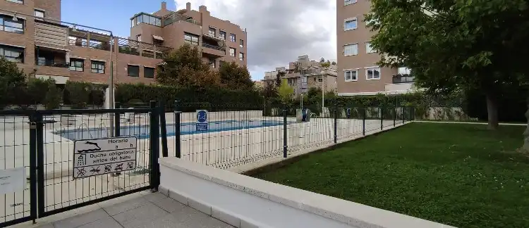 Piscina de Piso de alquiler en Madrid con Aire acondicionado, Calefacción y Terraza