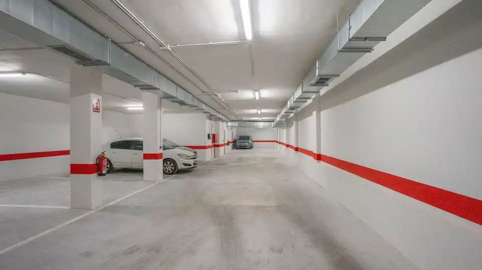 Parkplatz von Garage zur Miete in Granada