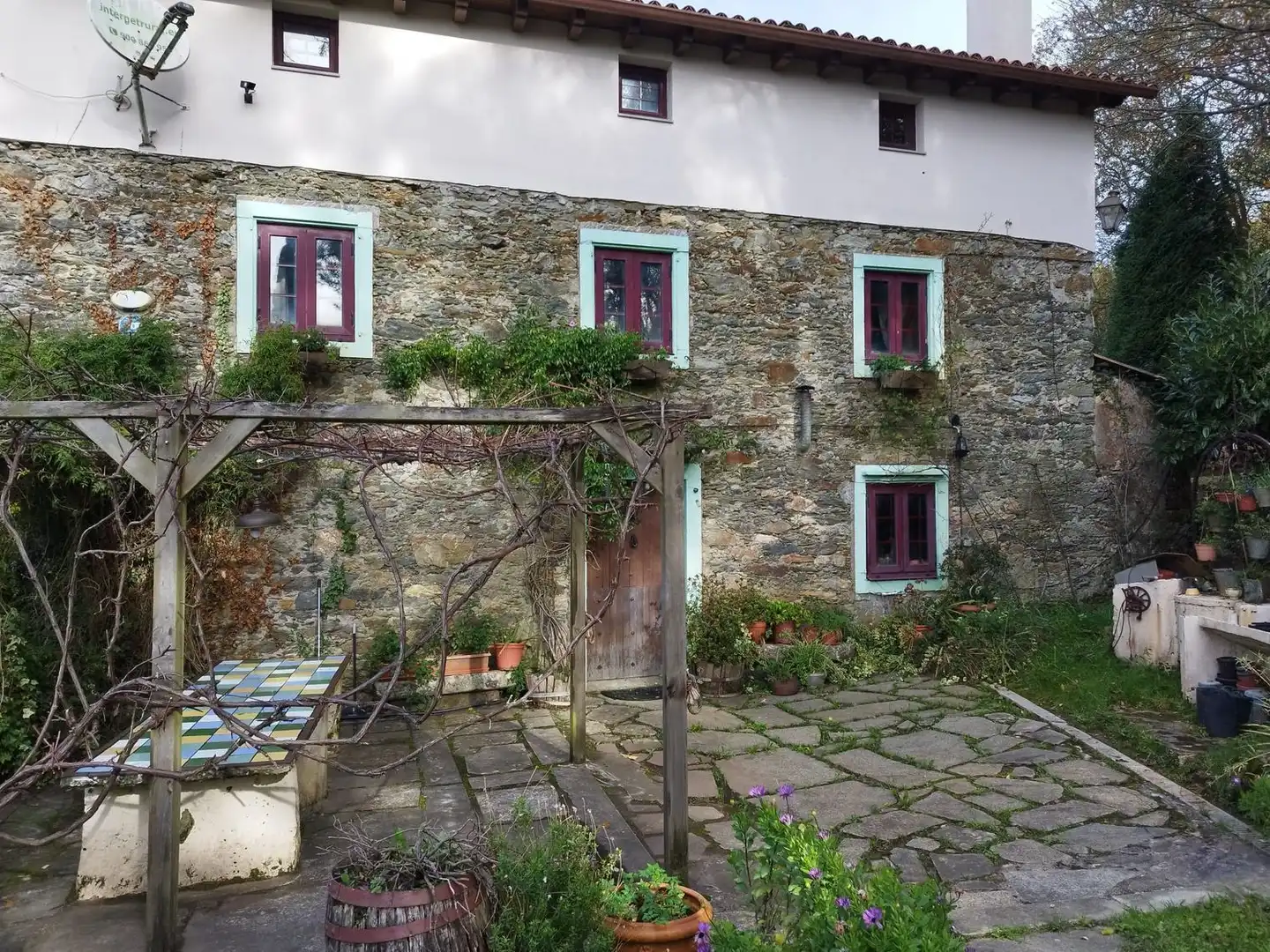 Casa rústica con jardín en venta en LG GANDARA FERREIRA
