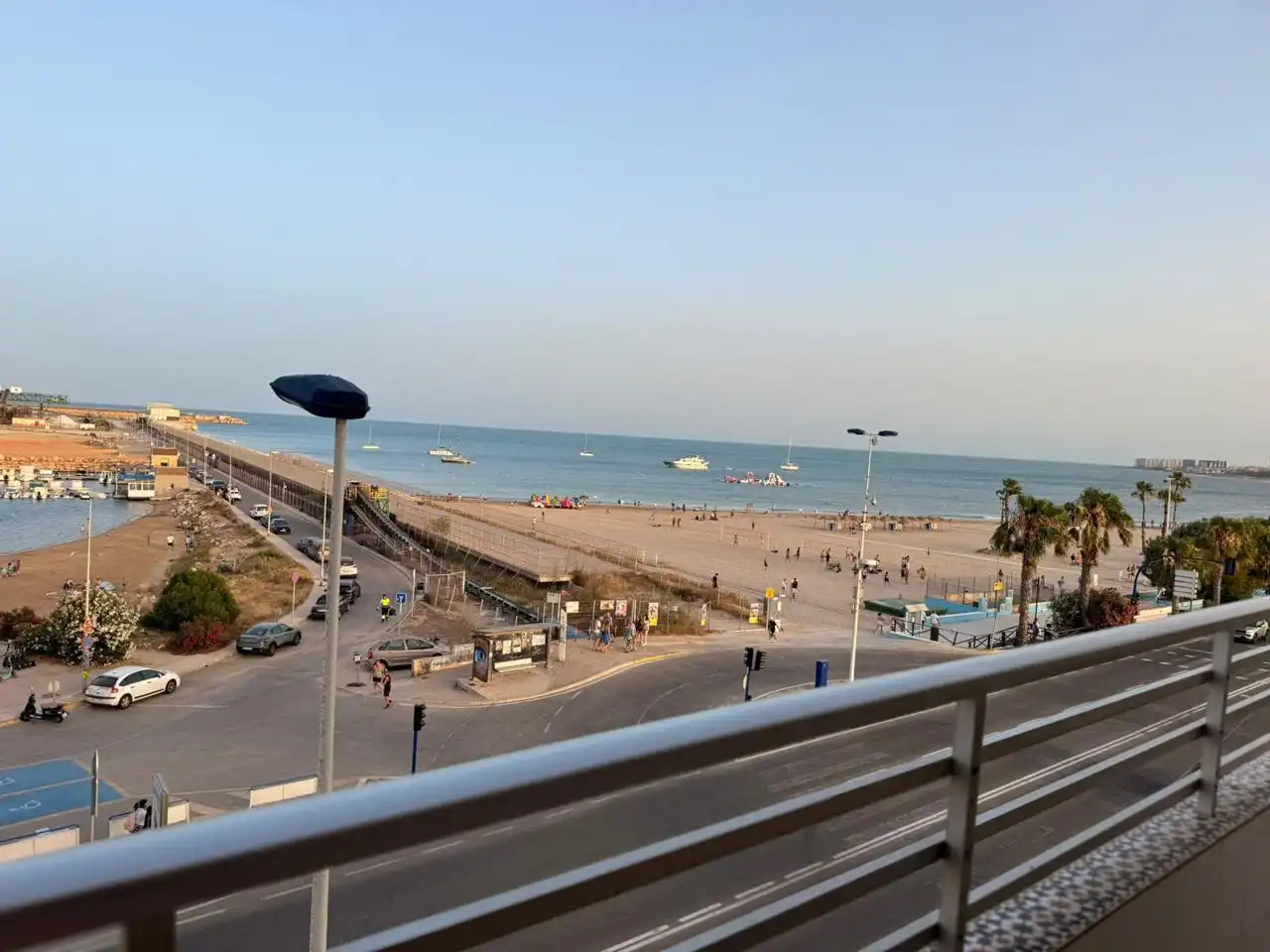 Vista exterior de Pis de lloguer en Torrevieja amb Aire condicionat, Terrassa i Moblat