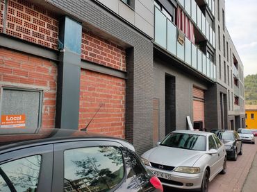 Local comercial en alquiler en Carrer Guillem Agulló i Salvador 4