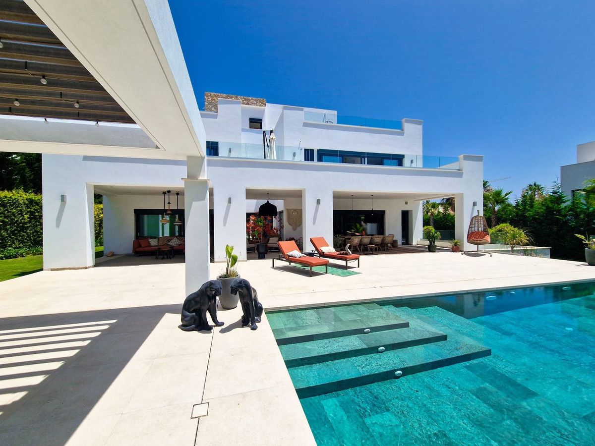 Exterior view of Houses for sale in Marbella  with Terrace and Swimming Pool